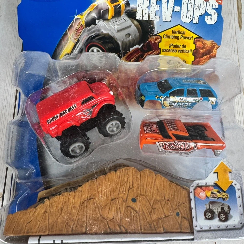 Hot Wheels Micro Rev-Ups Udder Madness Red Monster Truck Mattel 57457 2002 New